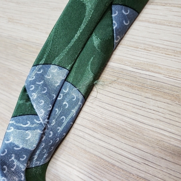 Phineas Creed Handmade Golf Tie Mens  in Silk Green White Gray Ball - Picture 3 of 4